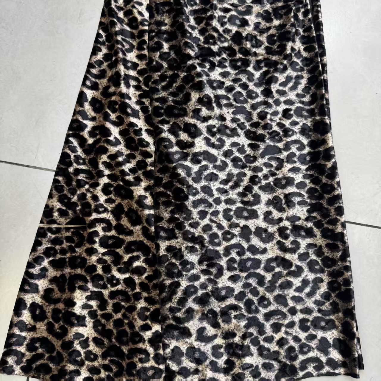 黑底金钻绒印花豹纹