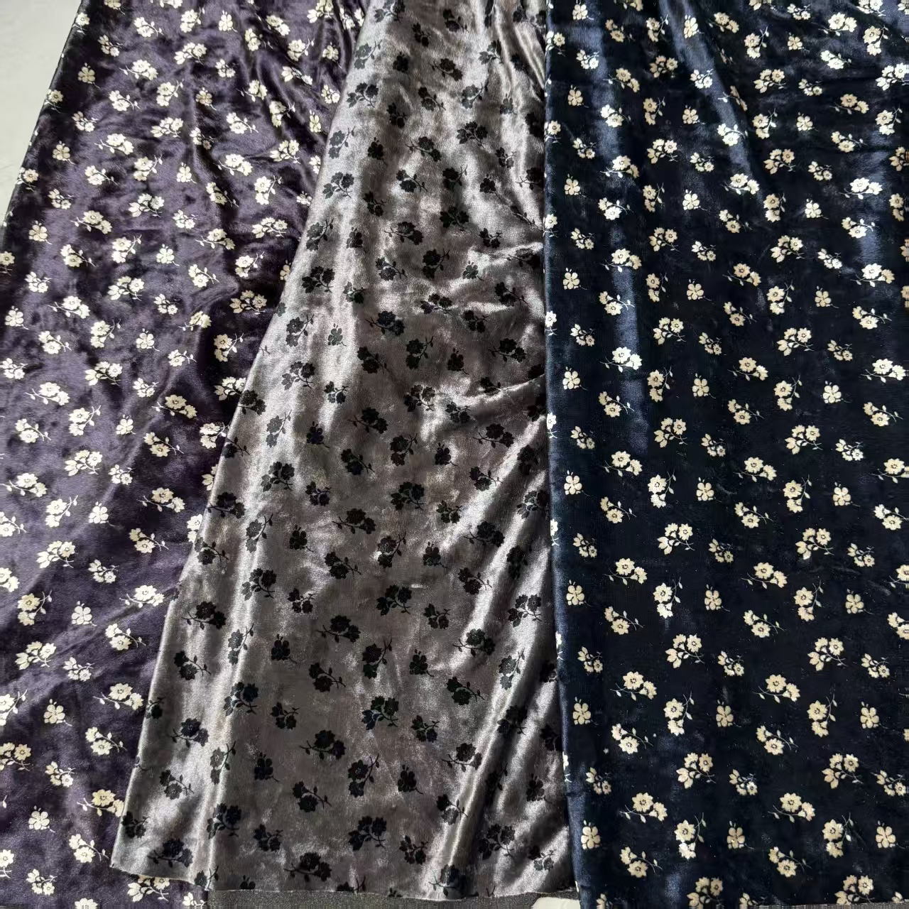 黑底金钻绒印花豹纹