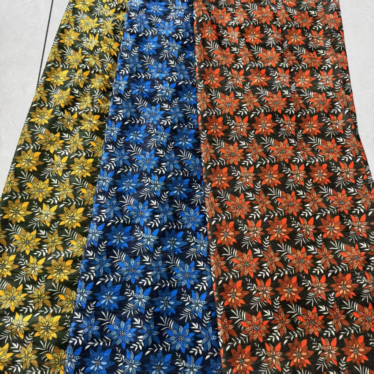 乱皱绒印花豹纹