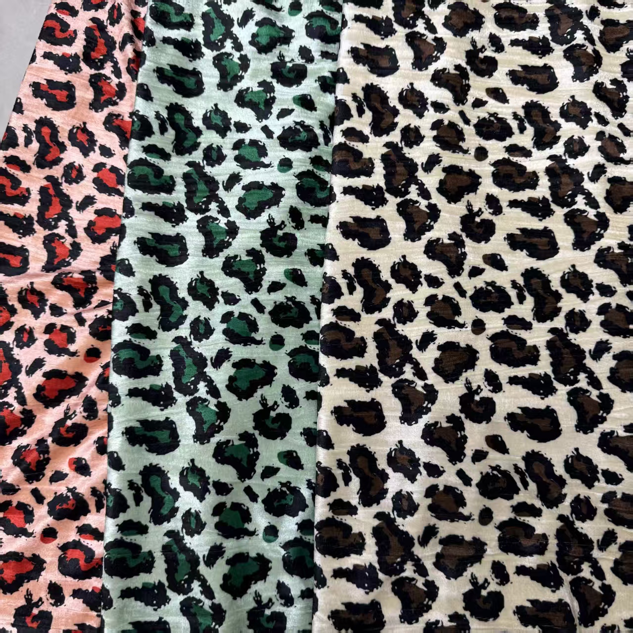 乱皱绒印花豹纹