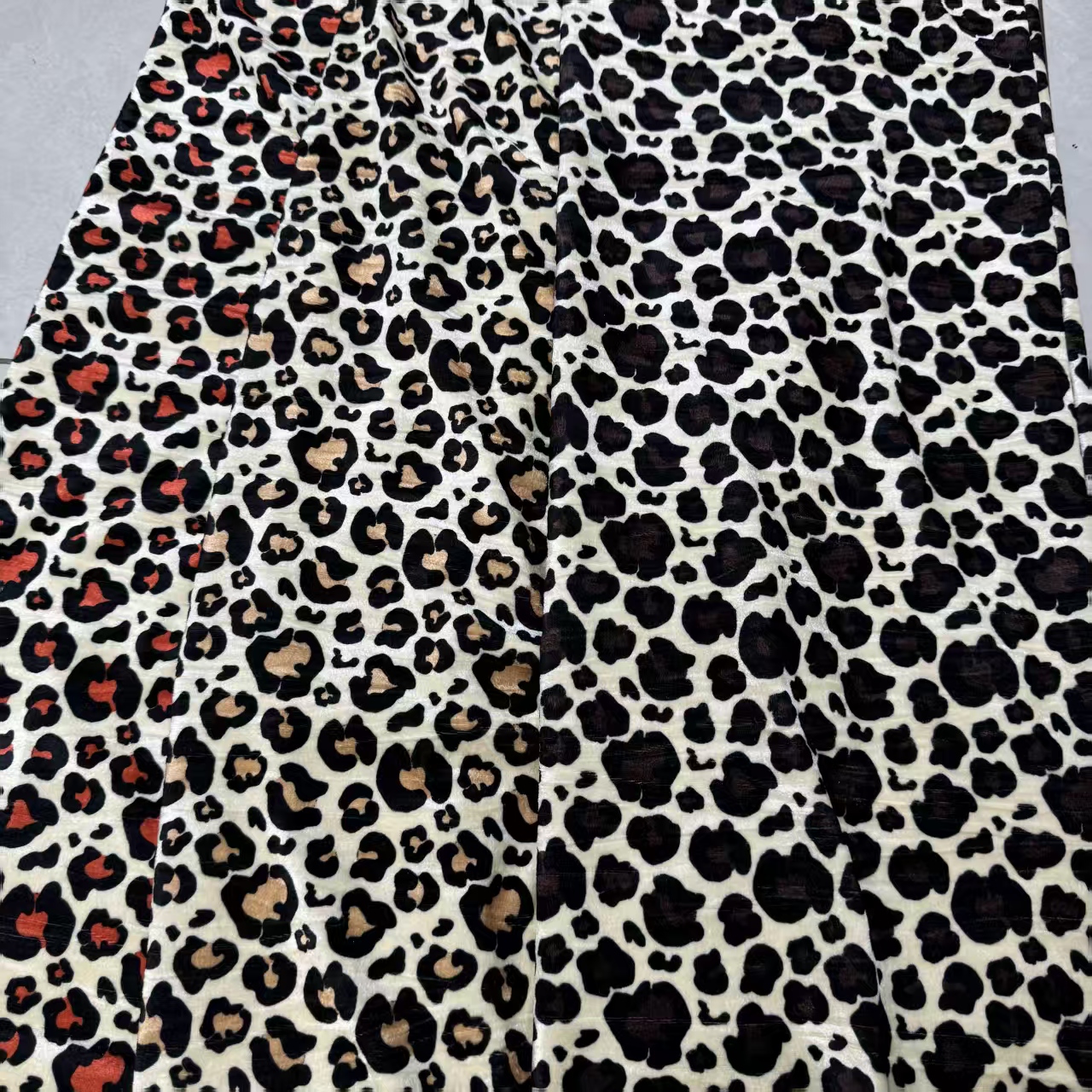 乱皱绒印花豹纹