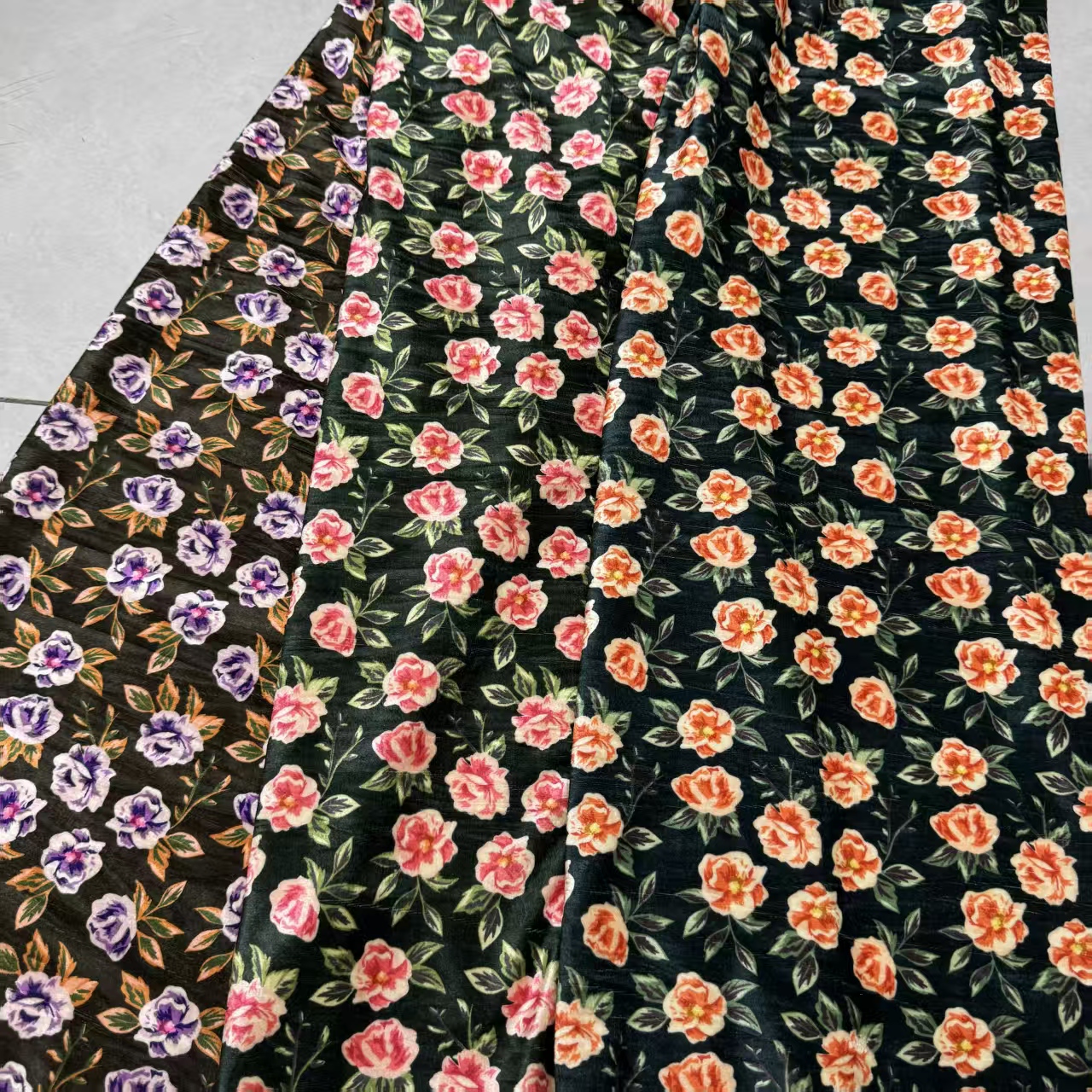 乱皱绒印花豹纹